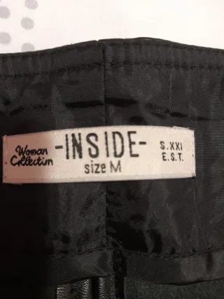 Falda corta efecto piel negra Talla M