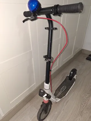 Patinete Oxelo blanco y negro NO ELÉCTRICO