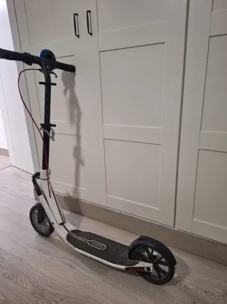 Patinete Oxelo blanco y negro NO ELÉCTRICO