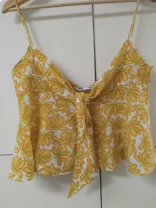 Top floral amarillo Zara Talla M