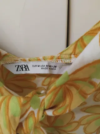 Top floral amarillo Zara Talla M