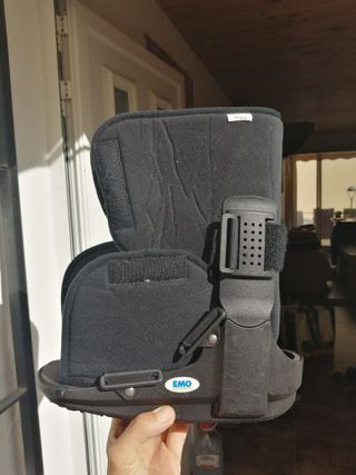 2 Botas Walker Fijo Corto EMO