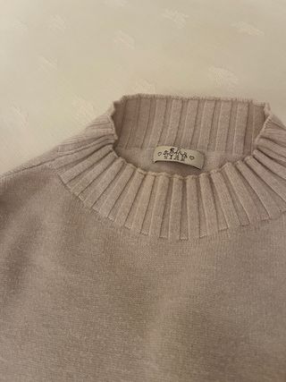 Sudadera beige punto cuello caja
