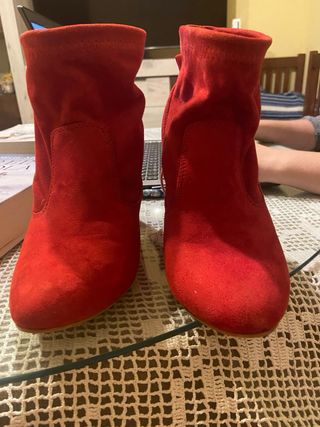 Botas rojas tacón alto