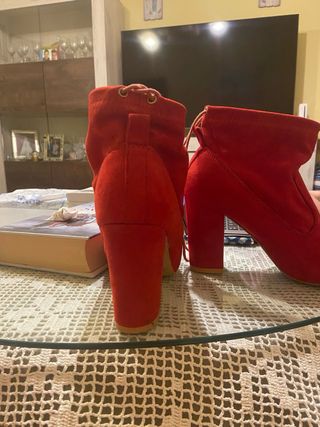 Botas rojas tacón alto