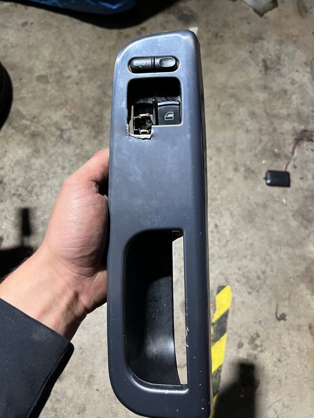 Embellecedor Elevalunas MK4