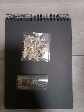 Lote 50 Charms Plata + Anillas Regalo