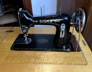 Máquina de coser antigua SIGMA