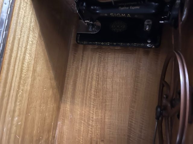 Máquina de coser antigua SIGMA