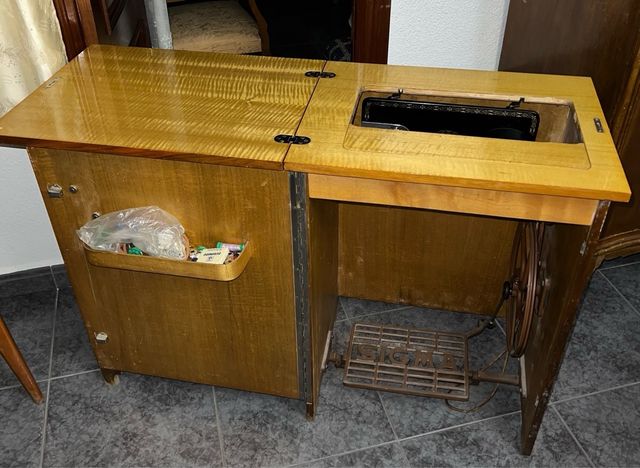 Máquina de coser antigua SIGMA