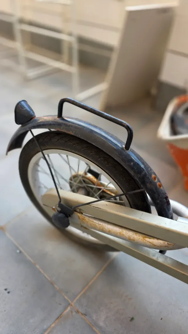 Triciclo de carga para restaurar