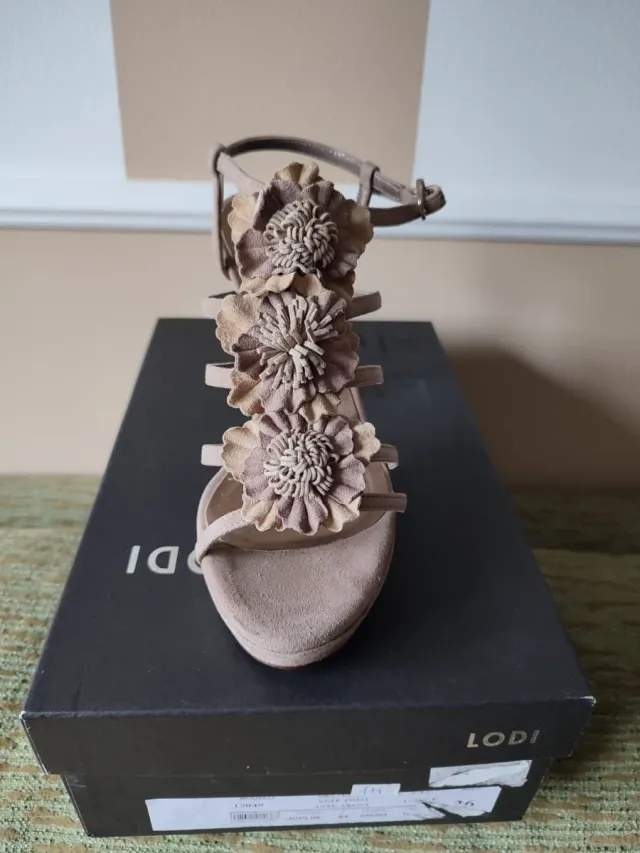 Zapatos Lodi Beige Talla 36 Flores