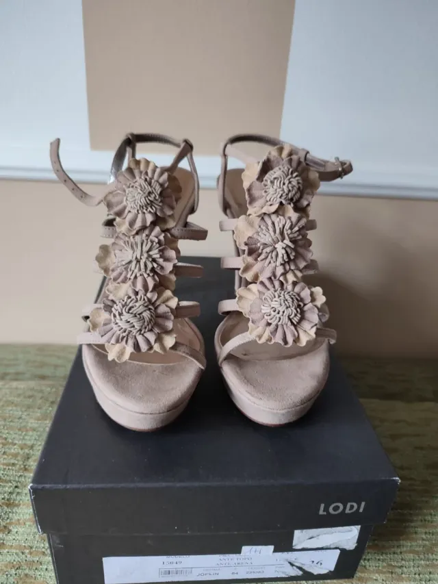 Zapatos Lodi Beige Talla 36 Flores