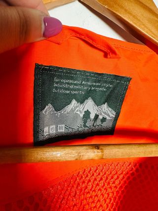 Chaleco multibolsillos naranja pesca fotografía