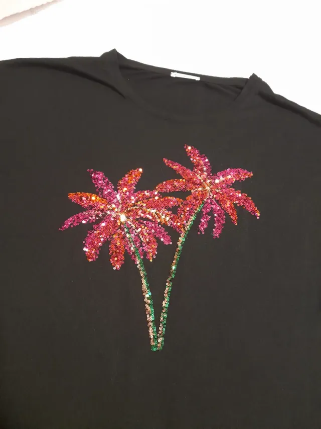 Camiseta Negra con Palmeras Lentejuelas Talla L
