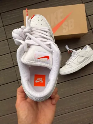 Nike Dunk SB Blancas