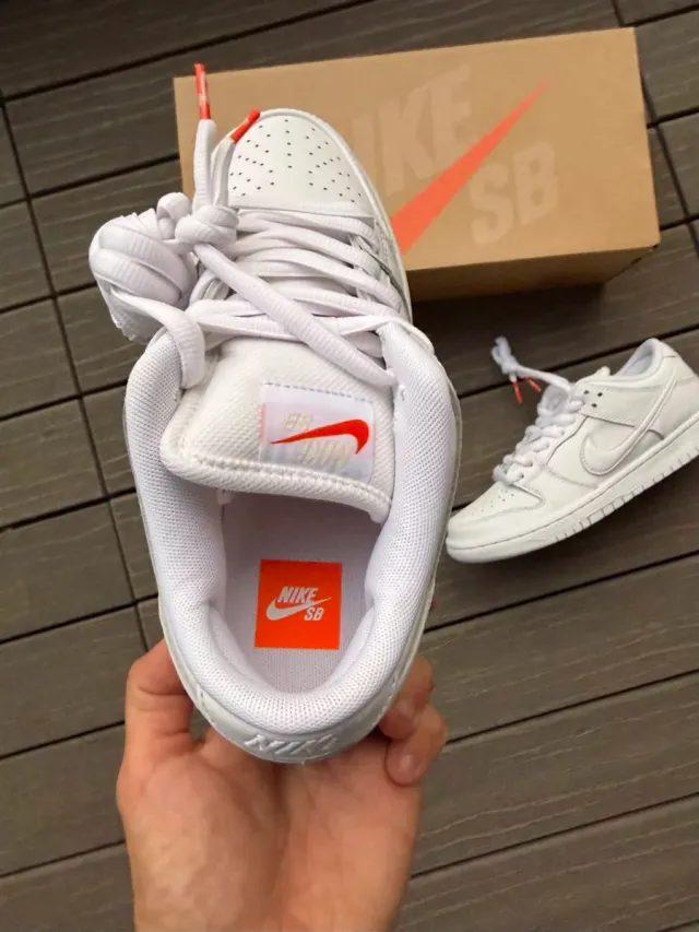 Nike Dunk SB Blancas