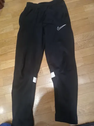 Pantalón chándal niño Nike bandas blancas