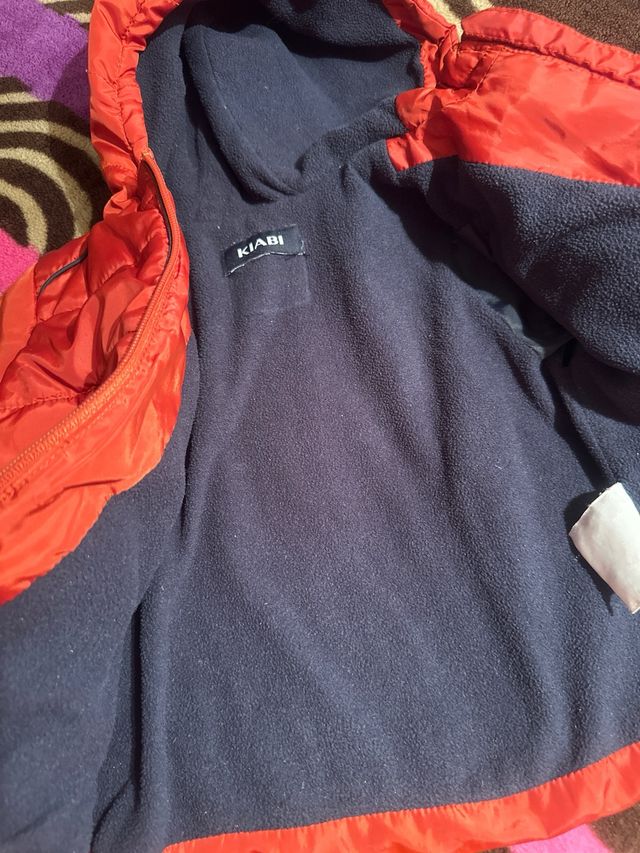 Cazadora bebé roja con capucha