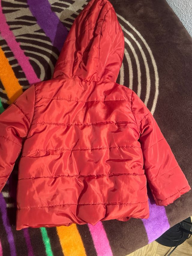 Cazadora bebé roja con capucha