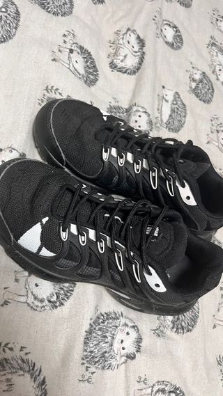 Tenis Nike terrascape Negros y Blancos