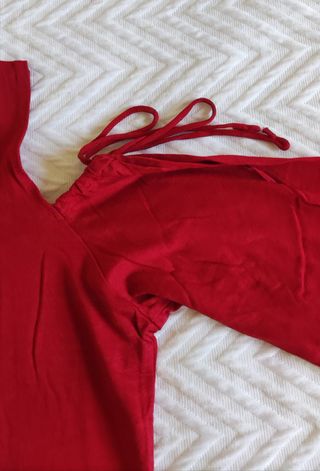 Camiseta roja cutout mangas M