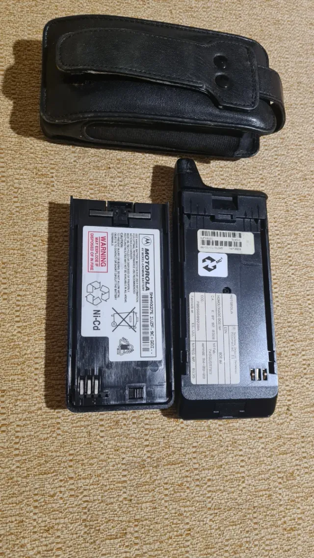 Teléfono Motorola MicroTAC II con funda