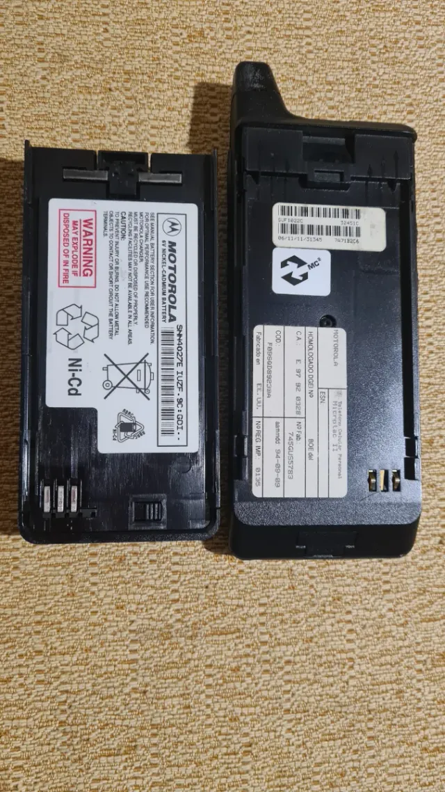 Teléfono Motorola MicroTAC II con funda