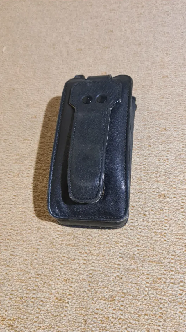 Teléfono Motorola MicroTAC II con funda