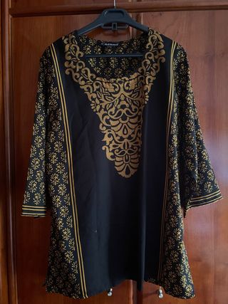 Blusa corte asiático negra y dorada