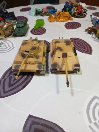 2 Carri Armati in Metallo 12cm, Francia