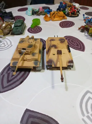 2 Carri Armati in Metallo 12cm, Francia