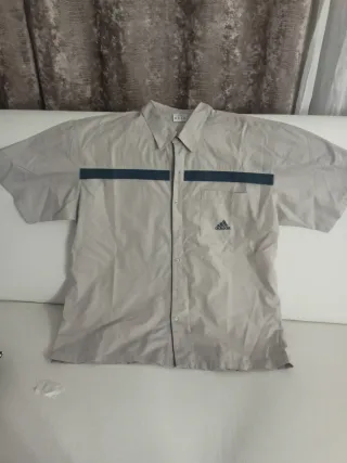 Camisa Adidas manga corta beige y azul