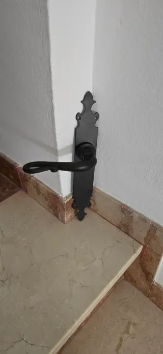 Manivelas negras para puertas