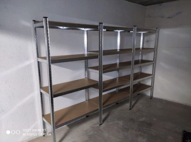 Estantería metálica