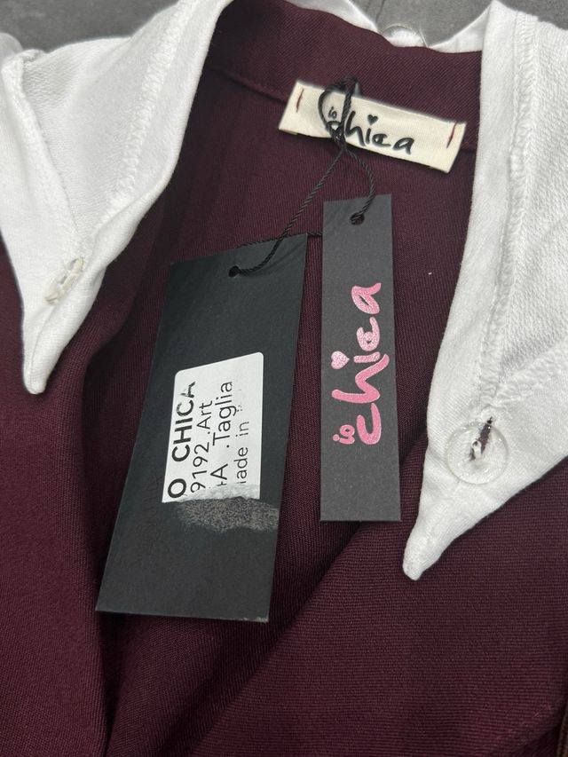 Tailleur bimba bordeaux con cappuccio