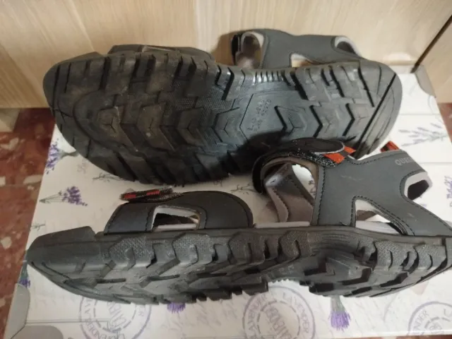 Sandalias Trekking Hombre Quechua Negra/Gris