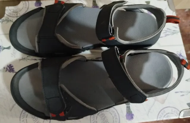 Sandalias Trekking Hombre Quechua Negra/Gris