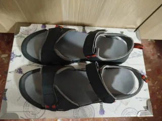 Sandalias Trekking Hombre Quechua Negra/Gris