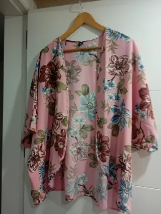 Blazer floral rosa talla XL