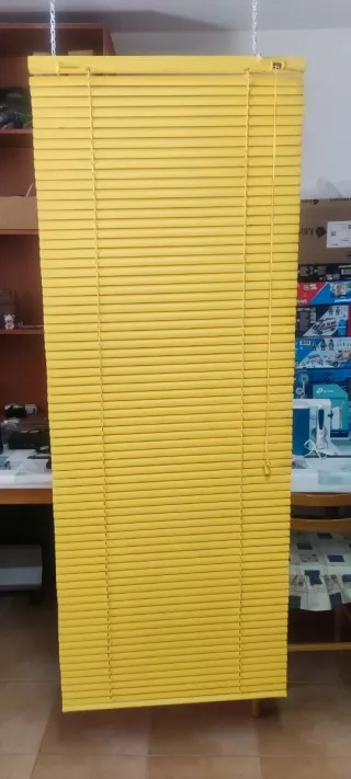 Persiana veneziana PVC resistente gialla 60x160