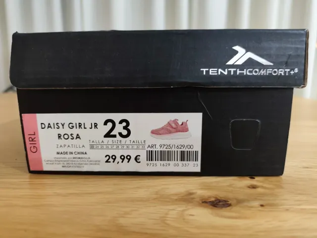 Deportivas niña rosa talla 23.SIN ESTRENAR.