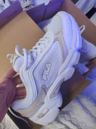 Zapatillas Fila Deportivas Blancas y Beige