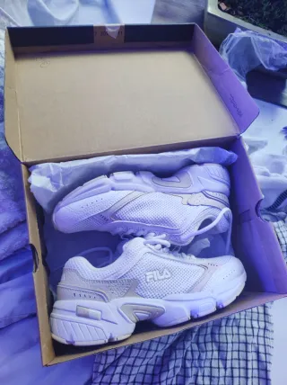 Zapatillas Fila Deportivas Blancas y Beige