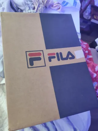 Zapatillas Fila Deportivas Blancas y Beige