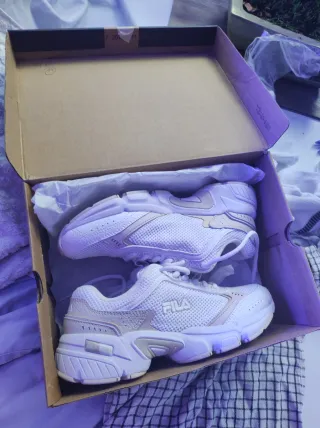 Zapatillas Fila Deportivas Blancas y Beige