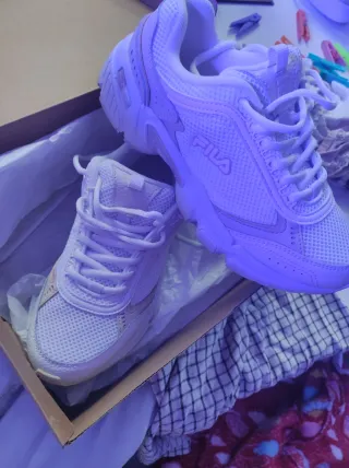 Zapatillas Fila Deportivas Blancas y Beige