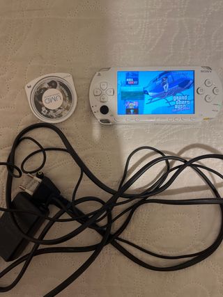 Sony PSP 1004 Bianca con giochi e caricatore