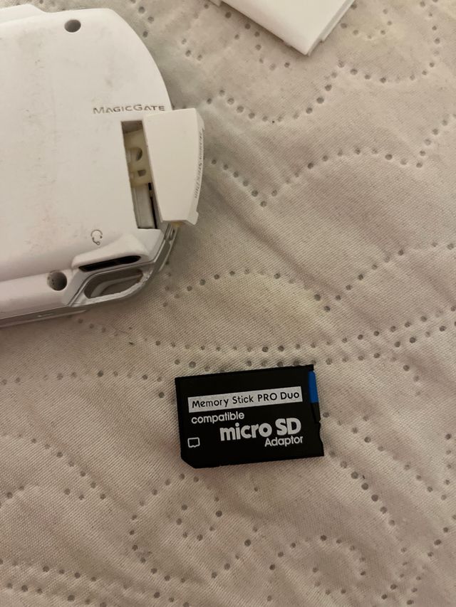 Sony PSP 1004 Branca com jogos e carregador