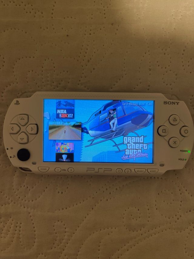 Sony PSP 1004 Branca com jogos e carregador